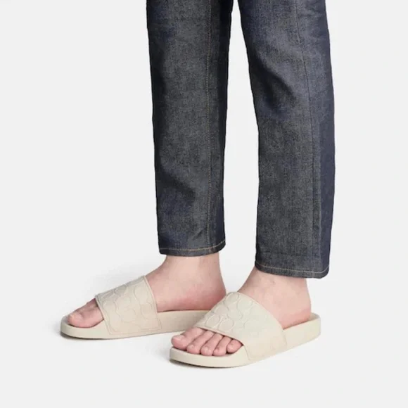 C7092 - Coach Signature Pool Slide - Picture 9 of 10